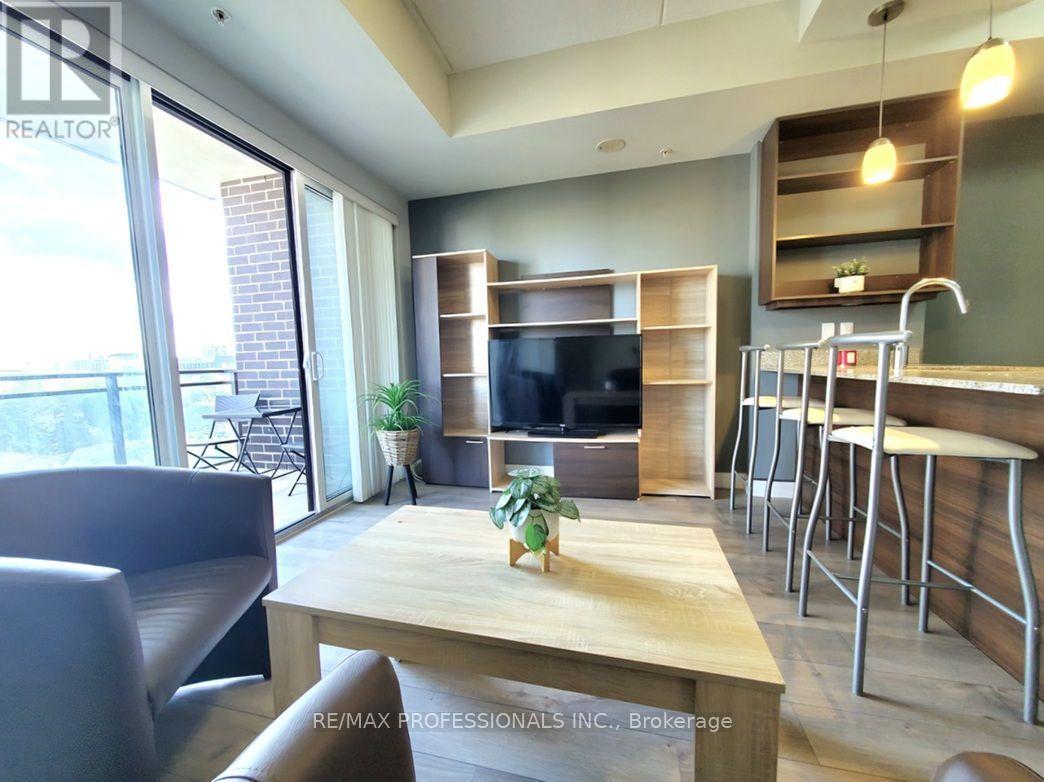 318 Spruce Street — photo 8