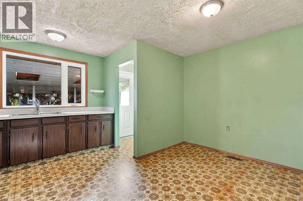 556 Lysander Drive SE - 8