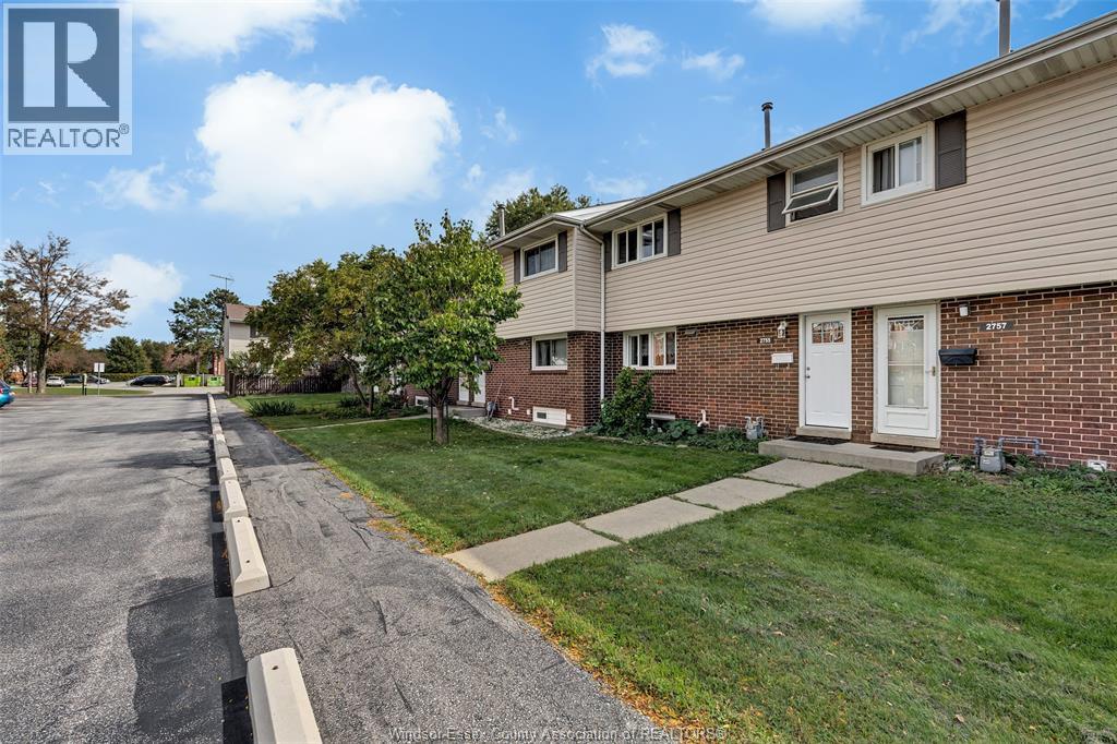 #11 2755 MEADOWBROOK LANE - 2