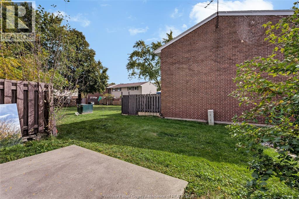 #11 2755 MEADOWBROOK LANE - 21