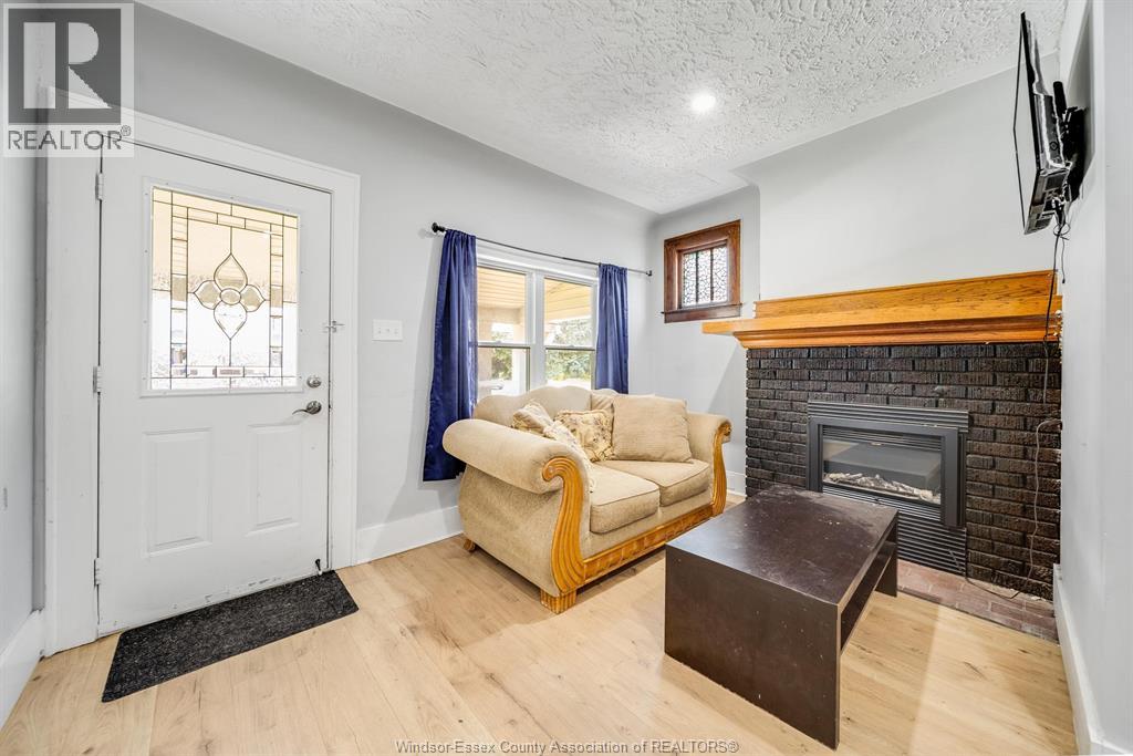 1408 DOUGALL AVENUE - 5