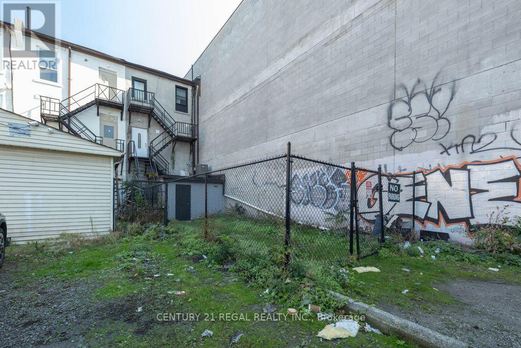 246 Spadina Avenue — photo 37