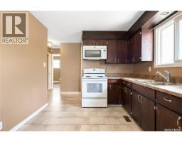4pc Bathroom - 1008 7th Avenue N, Regina, SK S4R0H1 Photo 6