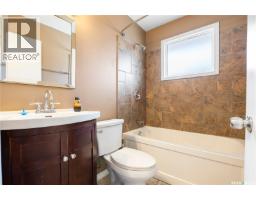 Bedroom - 1008 7th Avenue N, Regina, SK S4R0H1 Photo 10