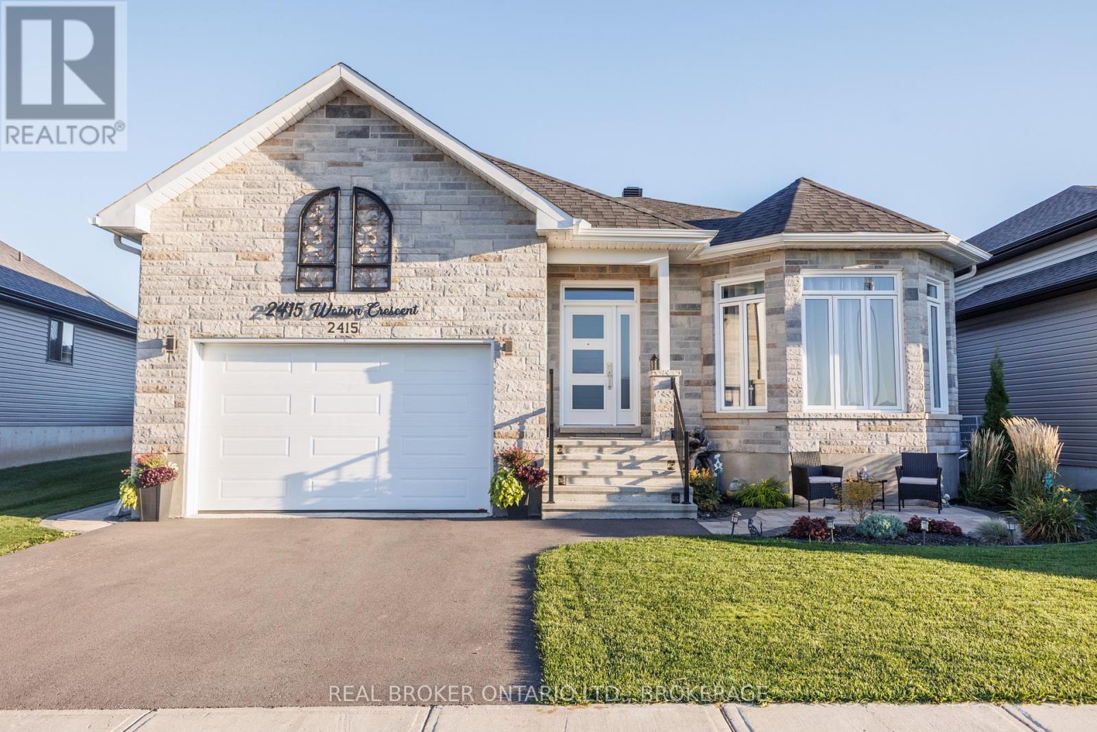 2415 WATSON CRESCENT - 1