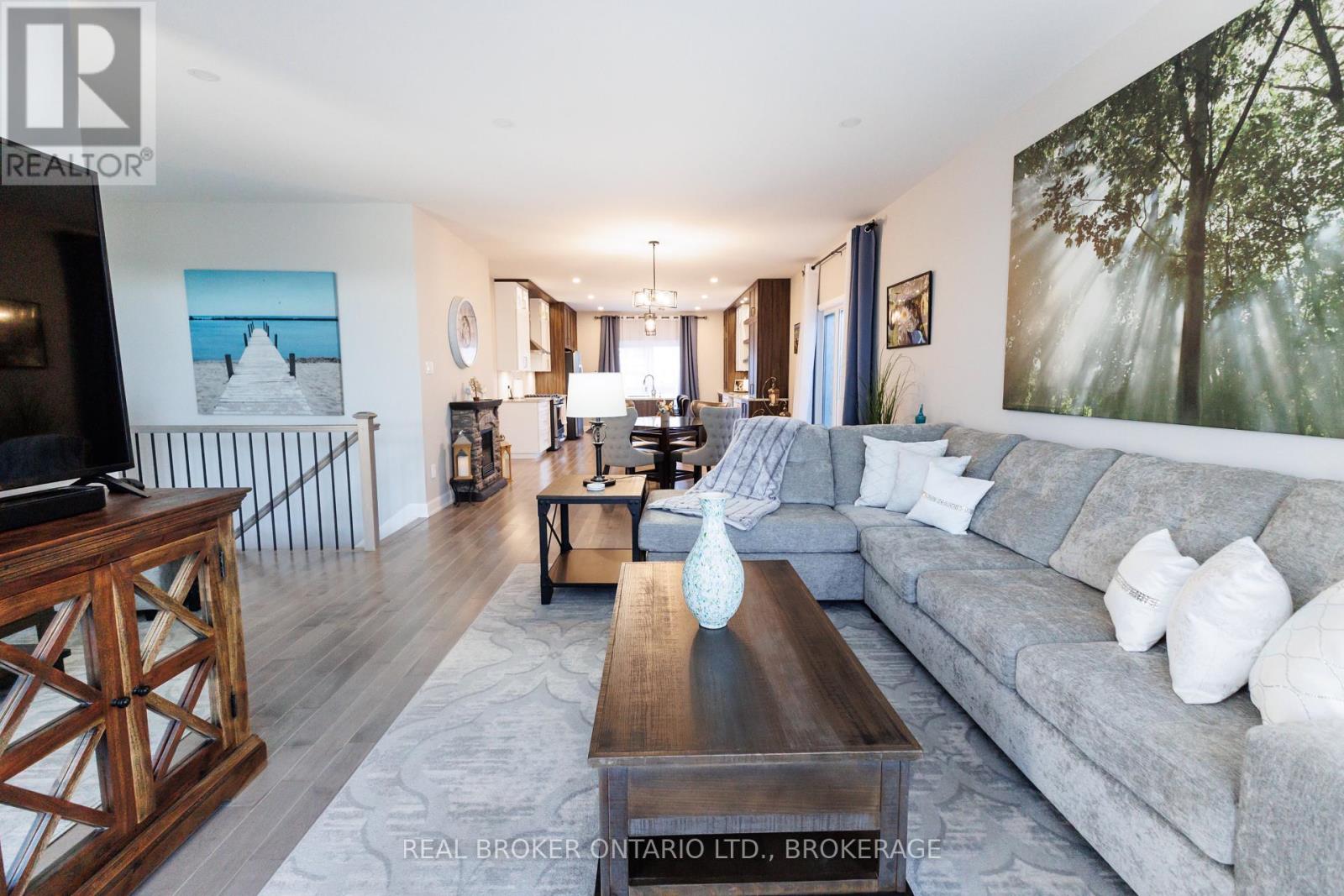 2415 WATSON CRESCENT - 10