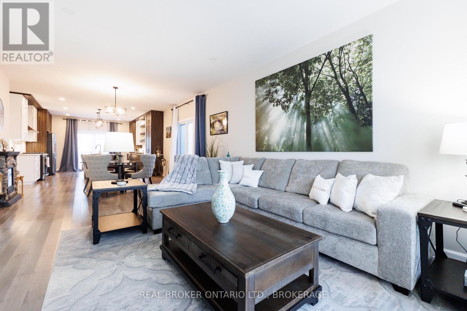 2415 WATSON CRESCENT - 11
