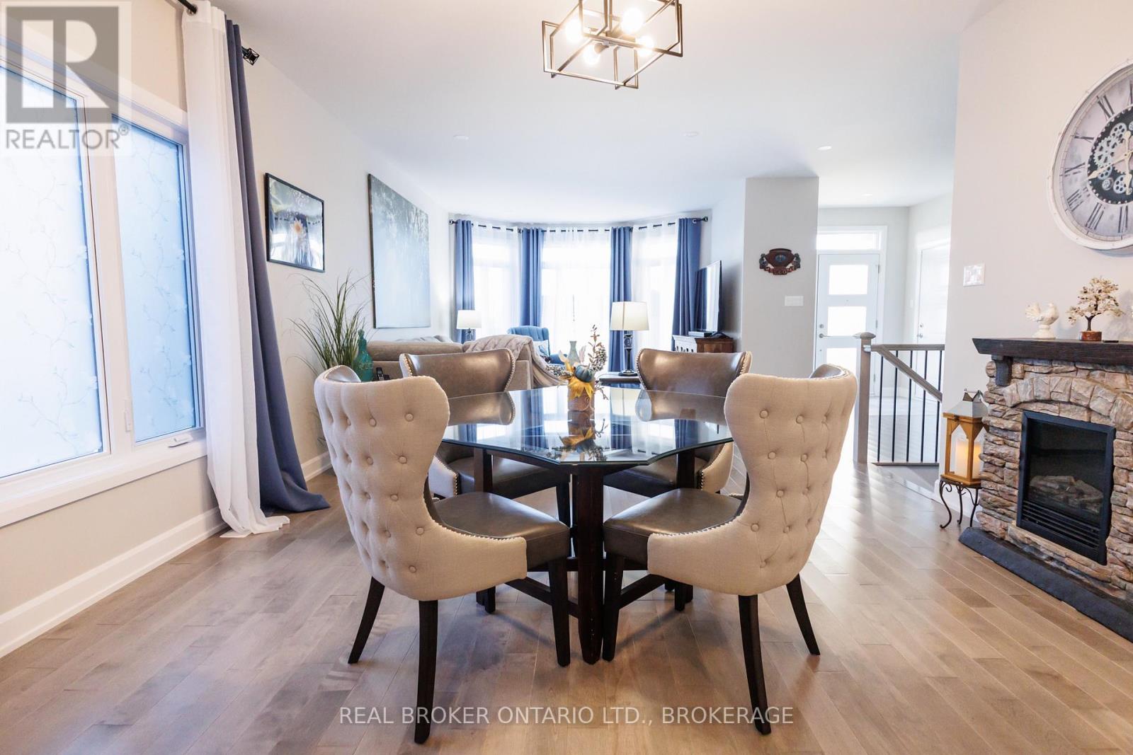 2415 Watson Crescent — photo 15
