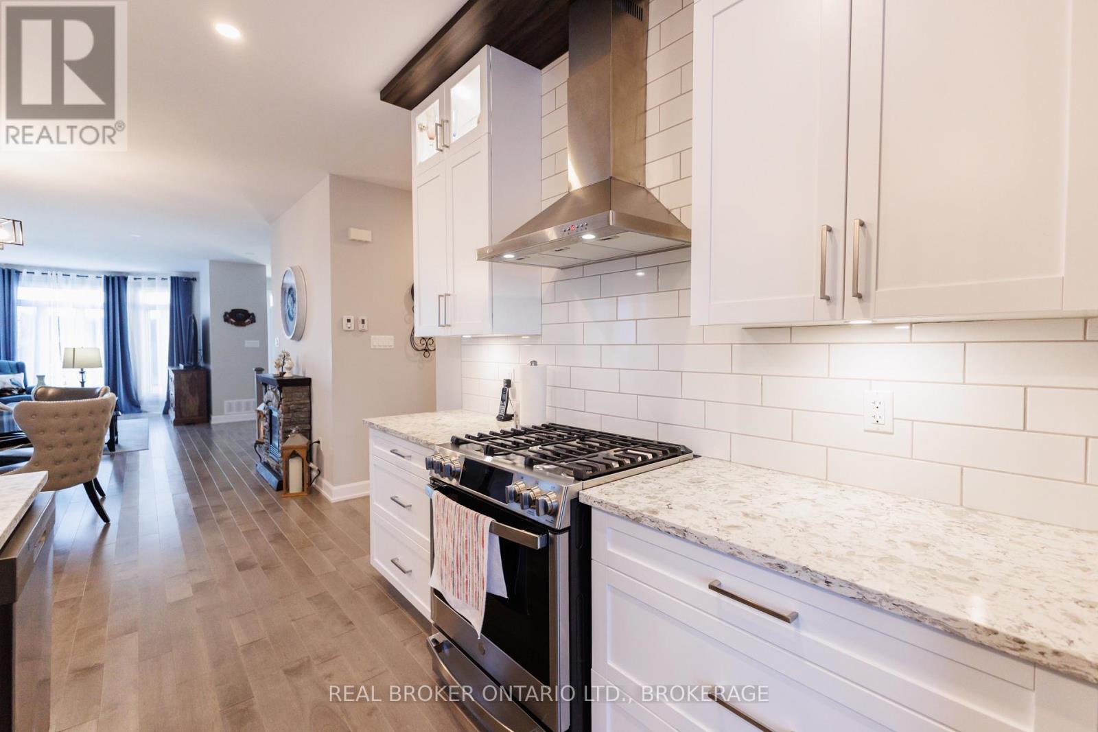 2415 WATSON CRESCENT - 18