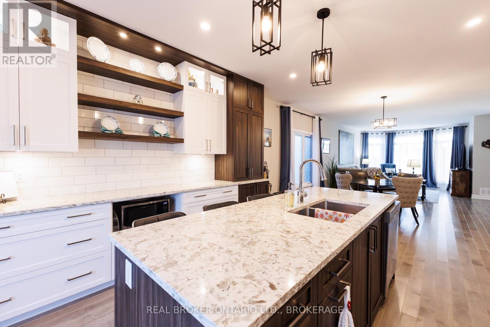 2415 WATSON CRESCENT - 19