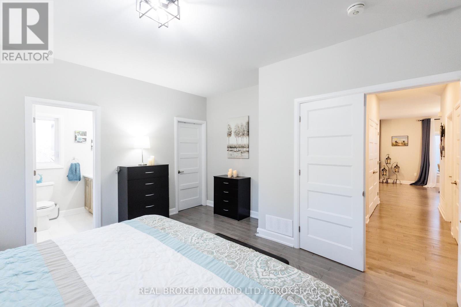 2415 WATSON CRESCENT - 28