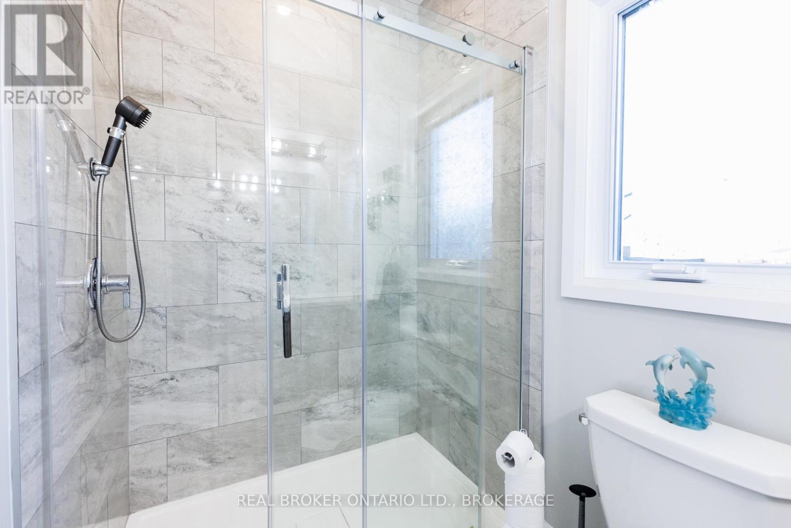 2415 WATSON CRESCENT - 30