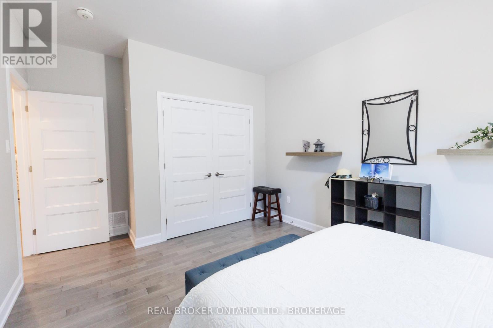 2415 Watson Crescent — photo 33
