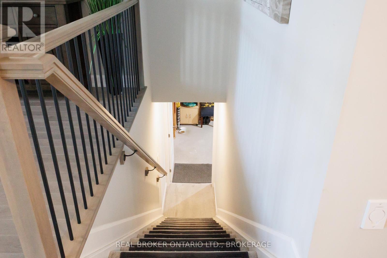 2415 Watson Crescent — photo 36