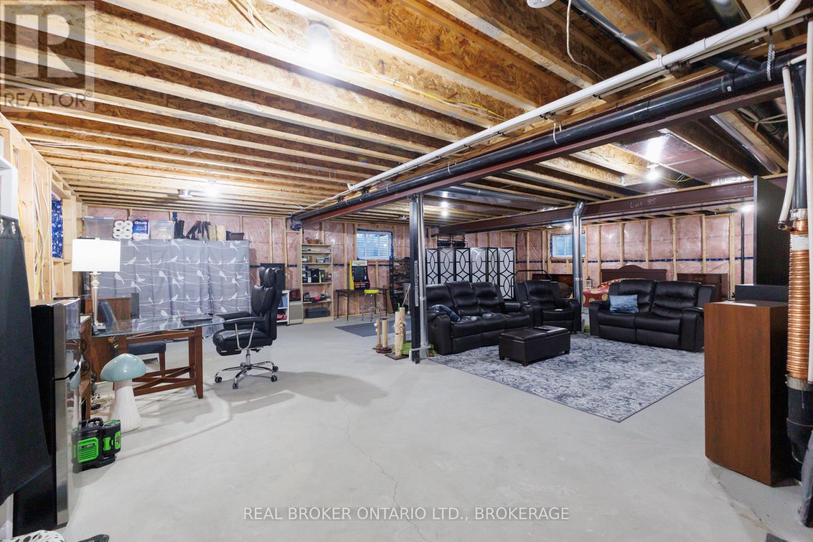 2415 Watson Crescent — photo 38