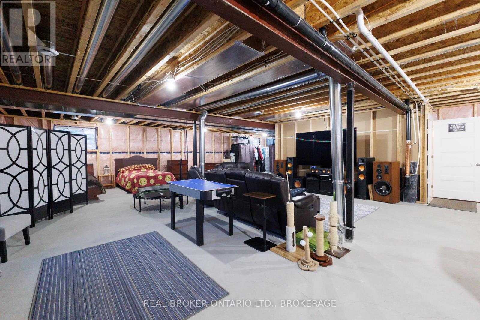 2415 Watson Crescent — photo 39