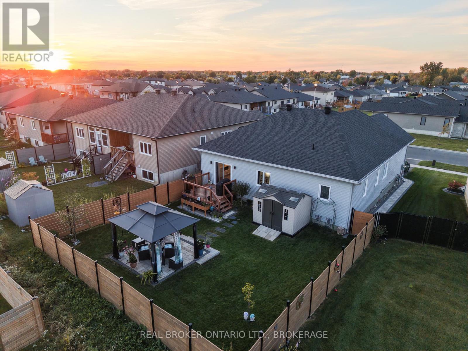 2415 Watson Crescent — photo 45