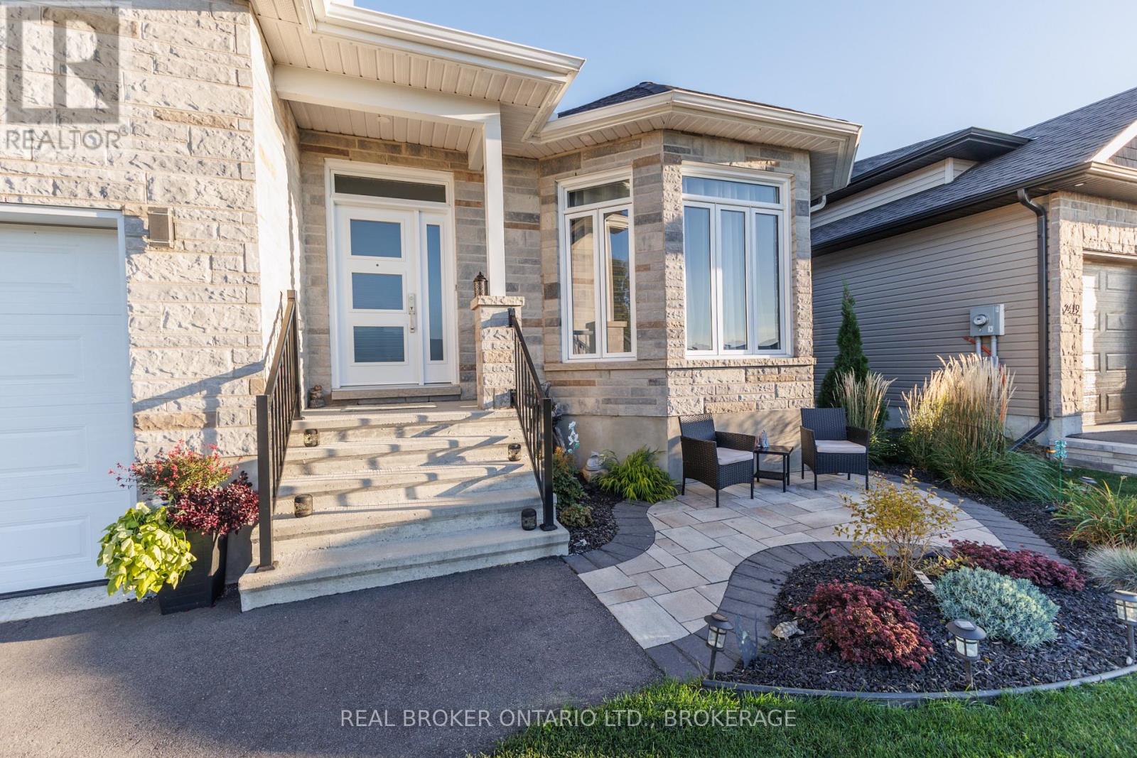 2415 WATSON CRESCENT - 5