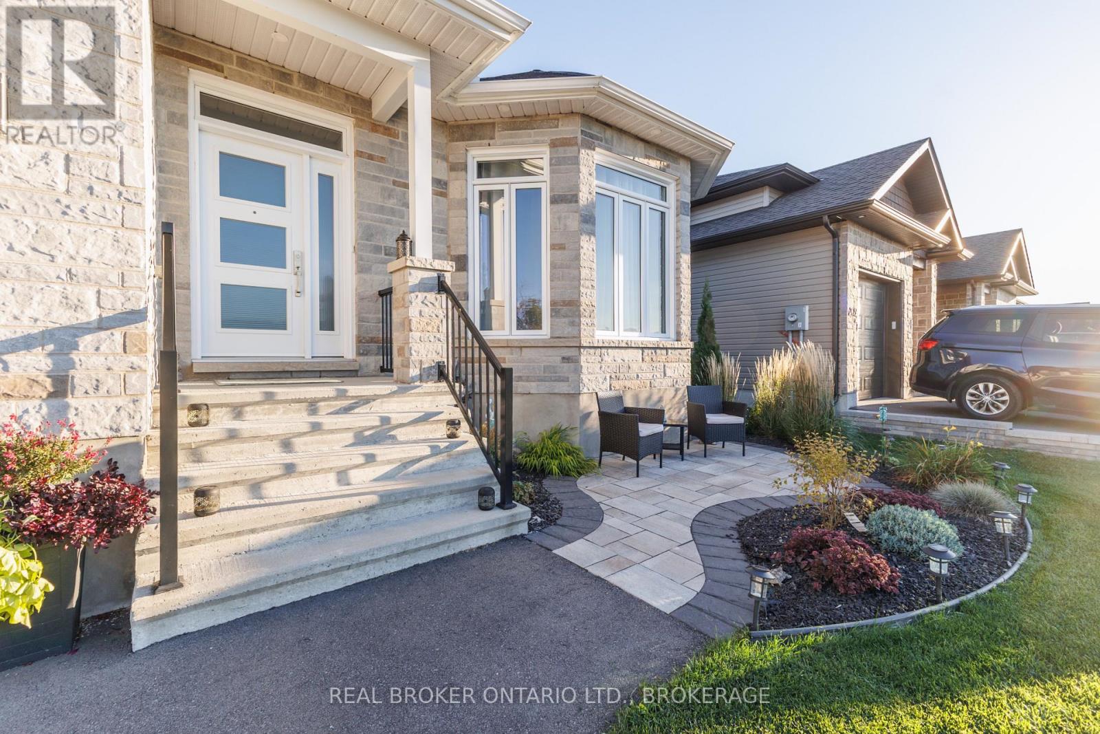 2415 WATSON CRESCENT - 6