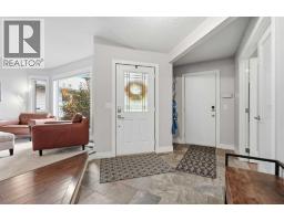 4pc Bathroom - 611 25 Avenue Ne, Calgary, AB T2E1Y6 Photo 8