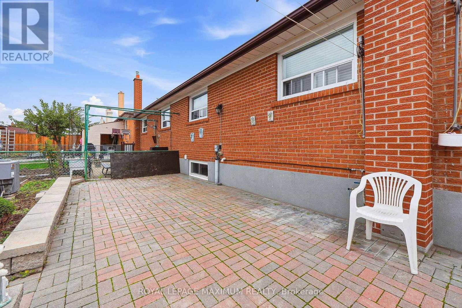66 Spenvalley Drive — photo 41