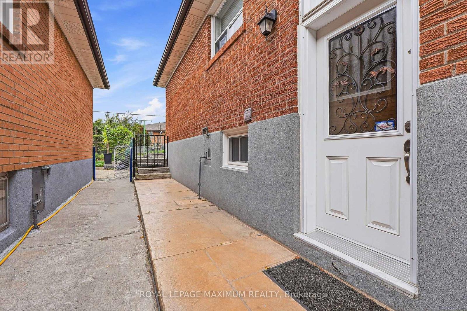 66 Spenvalley Drive — photo 37