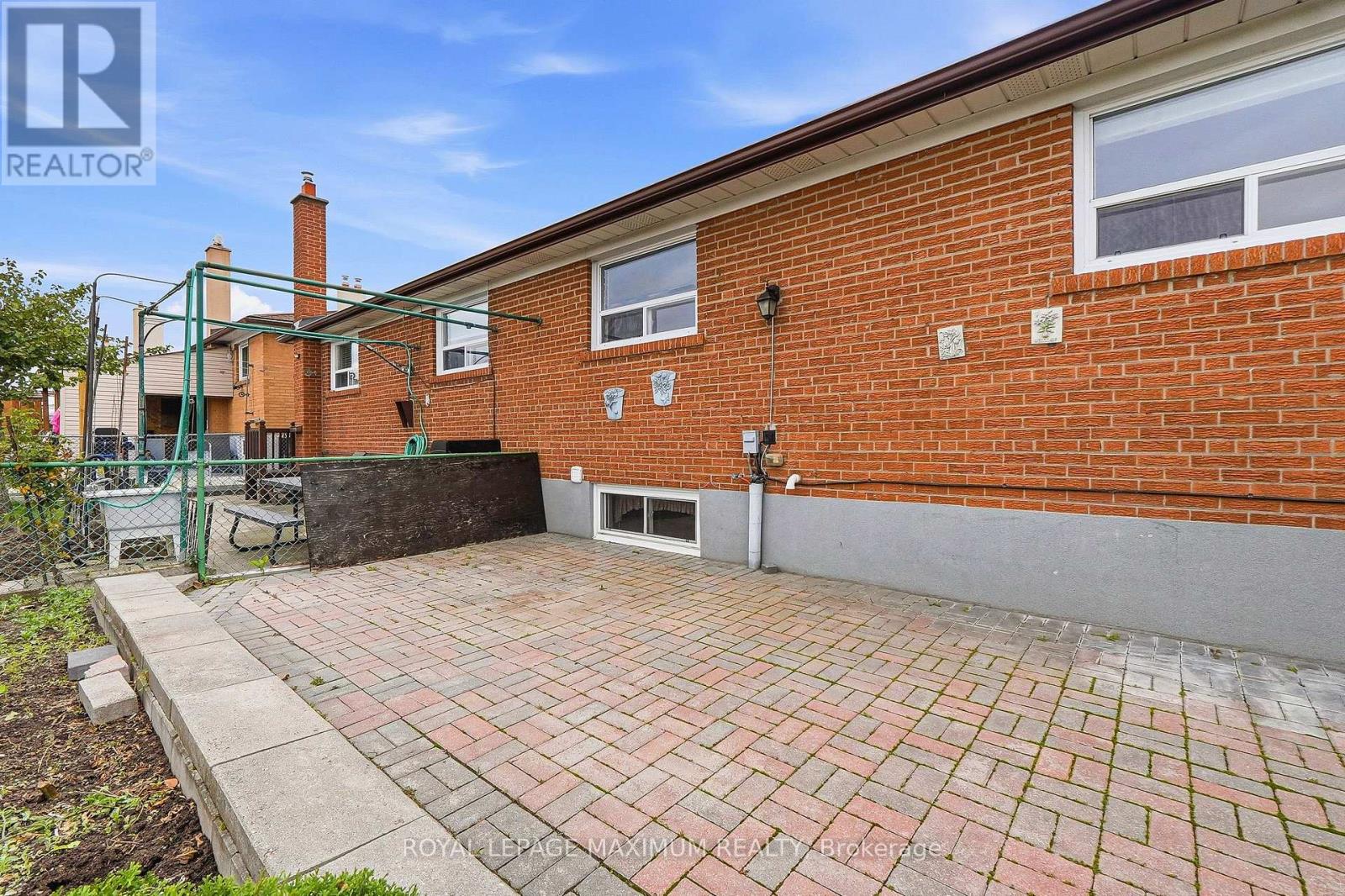 66 Spenvalley Drive — photo 42