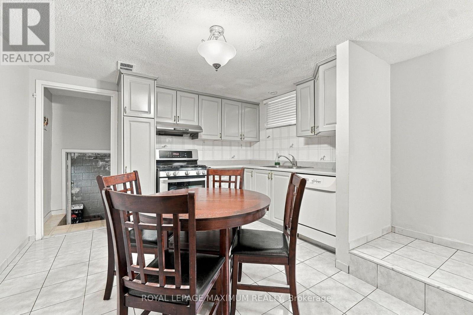 66 Spenvalley Drive — photo 27
