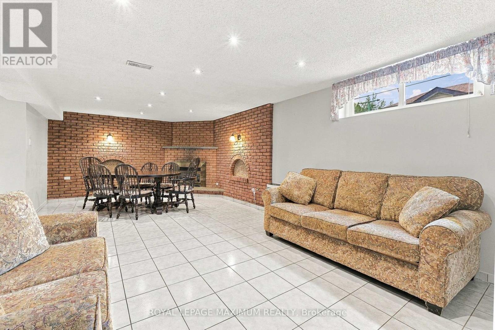 66 SPENVALLEY DRIVE - 32
