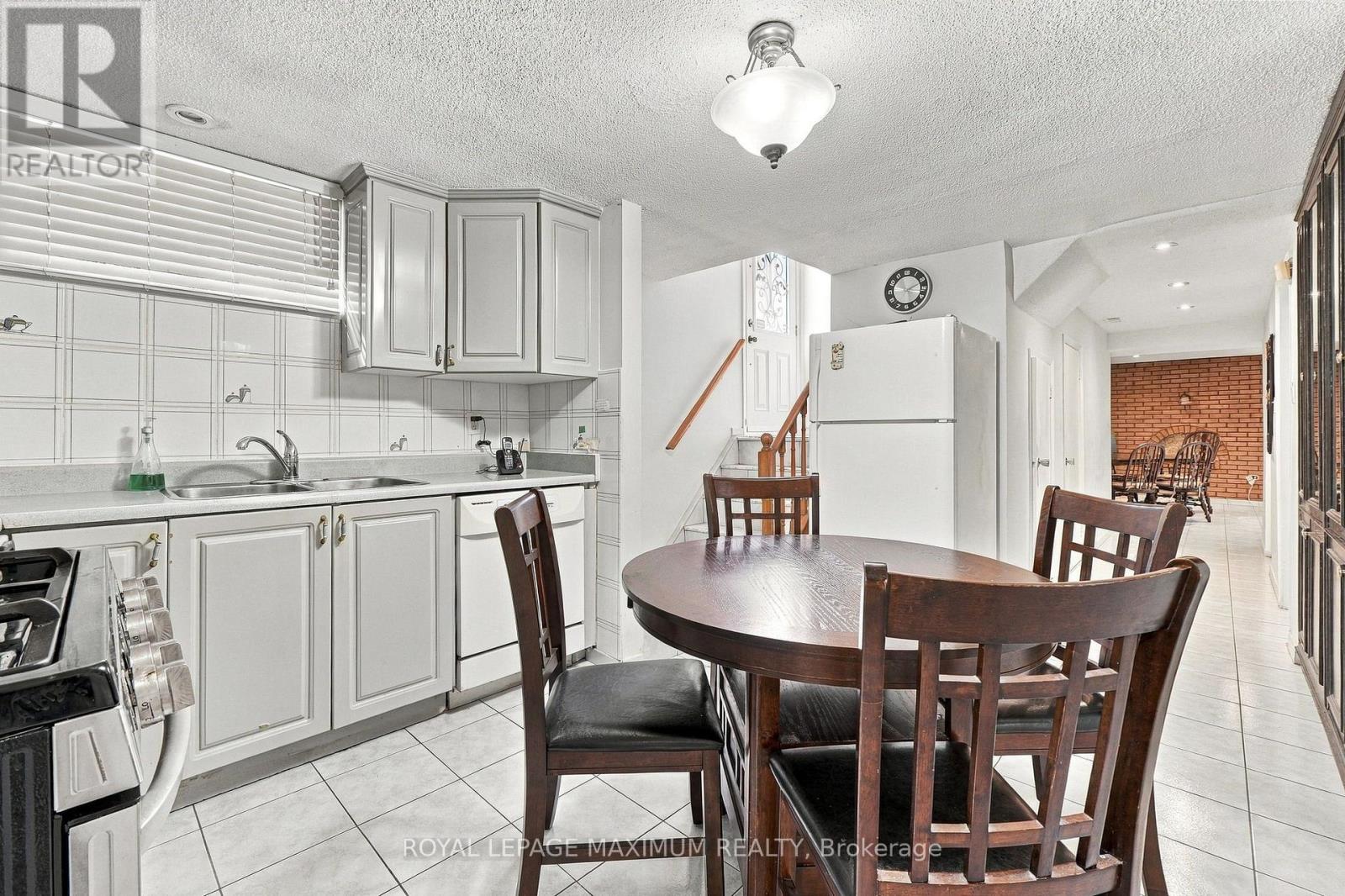 66 Spenvalley Drive — photo 28