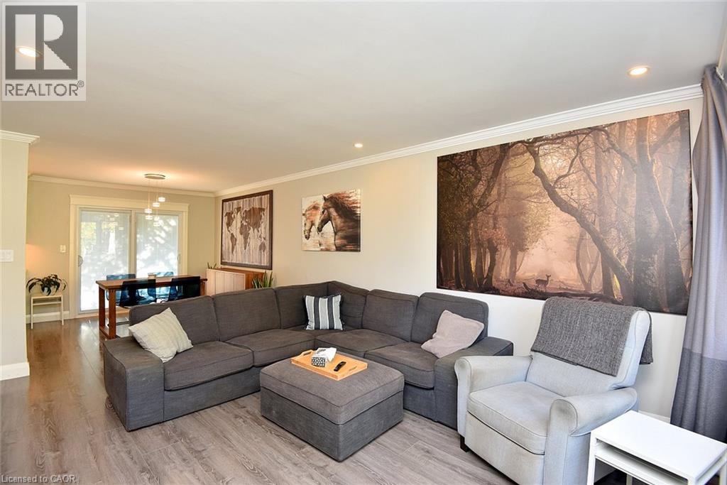 Photo of 699 CASTLEGUARD Crescent