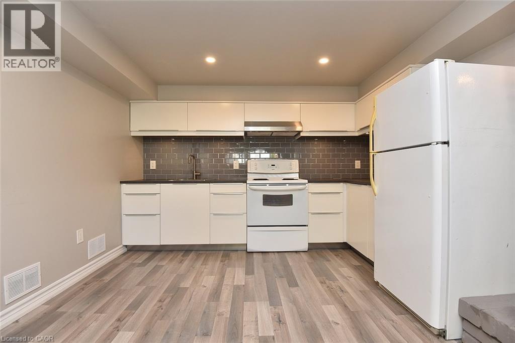 699 Castleguard Crescent — photo 35