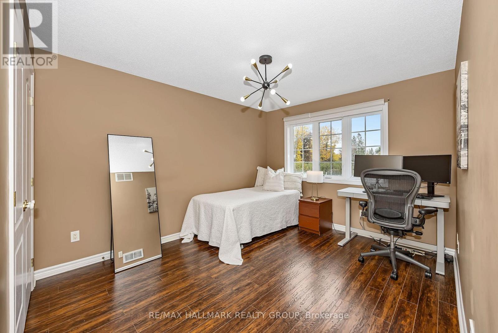 5b Kemp Drive — photo 36
