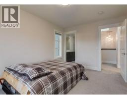 2790 19 Avenue SW - photo 25