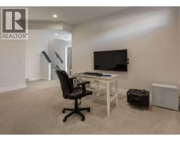 2790 19 Avenue SW - photo 31