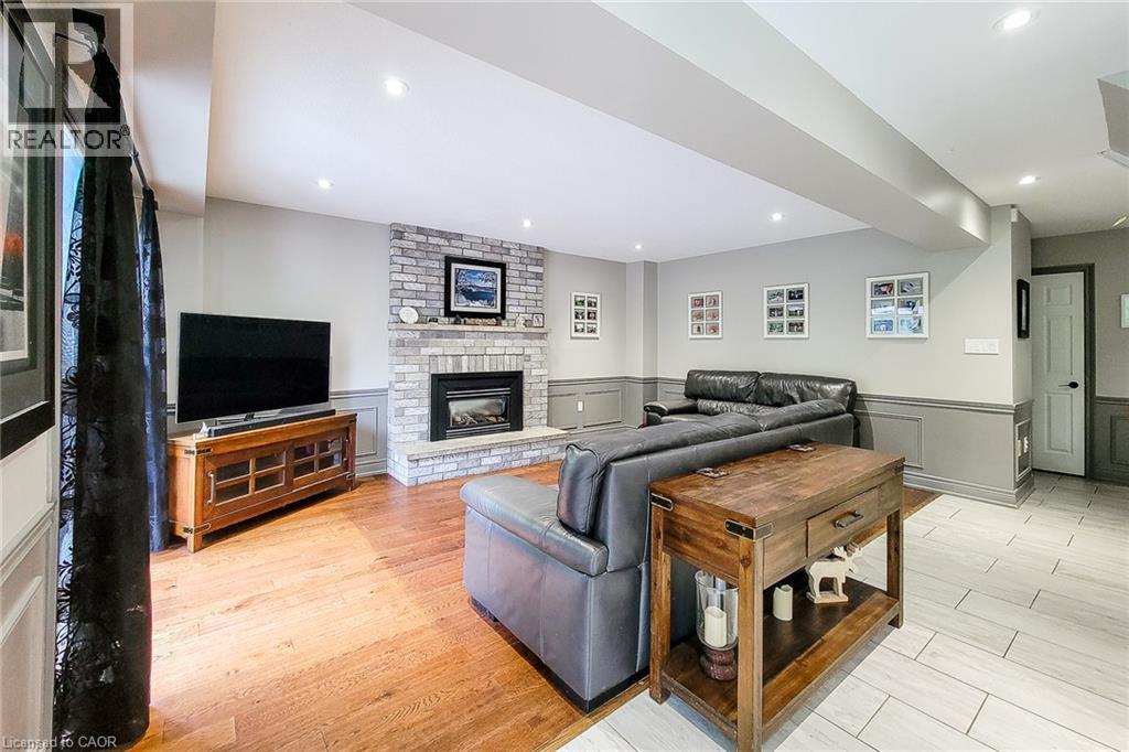 29 Woodside Square — photo 18