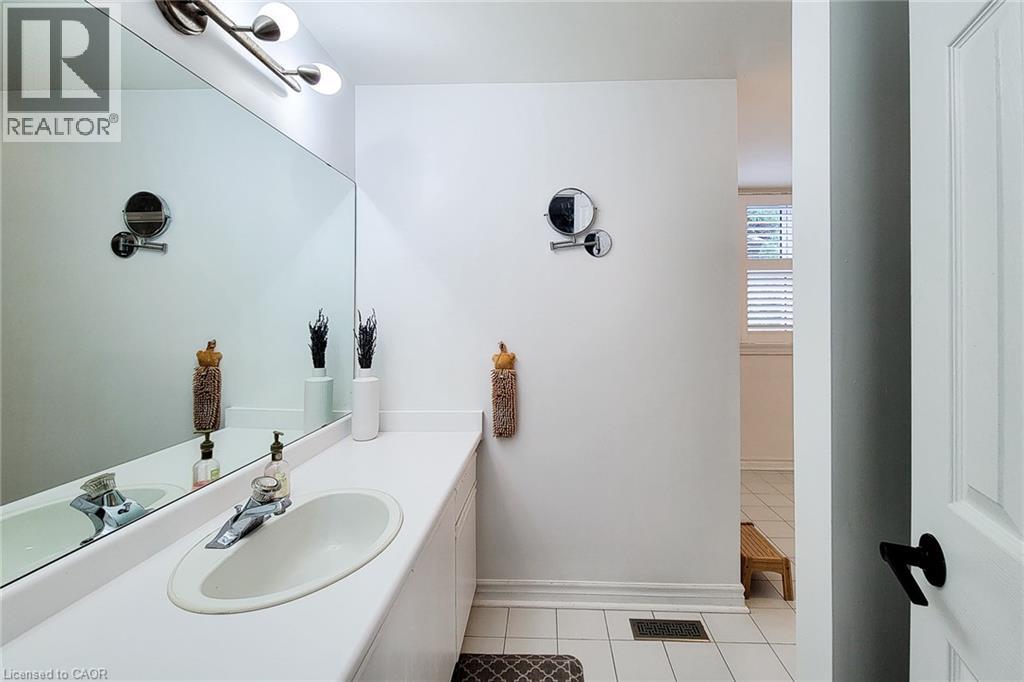 29 Woodside Square — photo 37