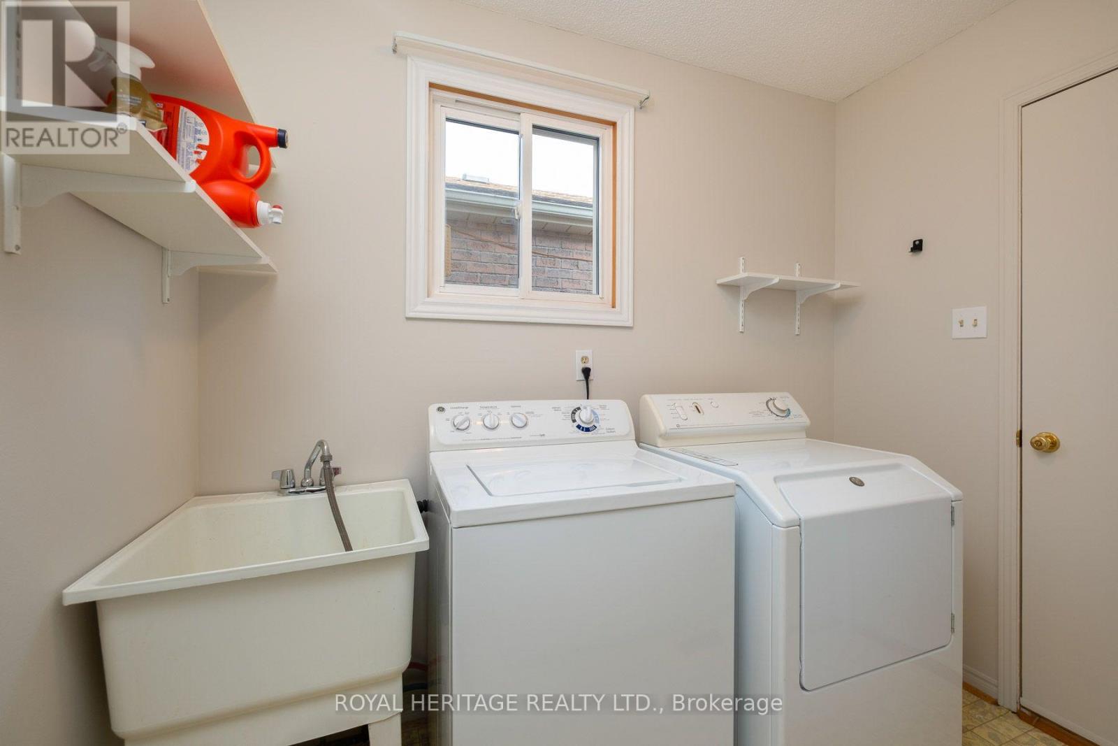 8 DAKIN DRIVE - 23