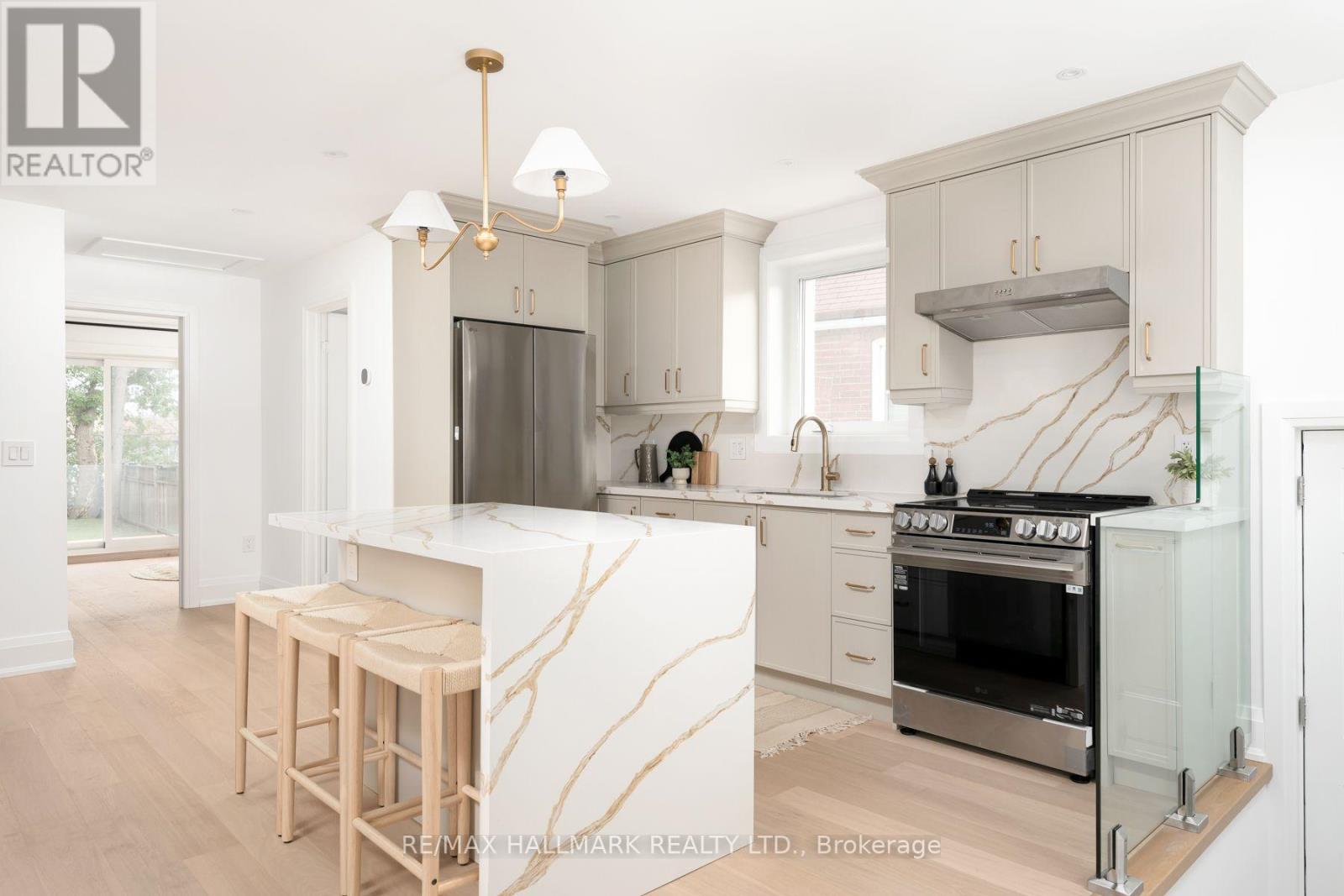 1075 Greenwood Avenue, Toronto, ON photo 10
