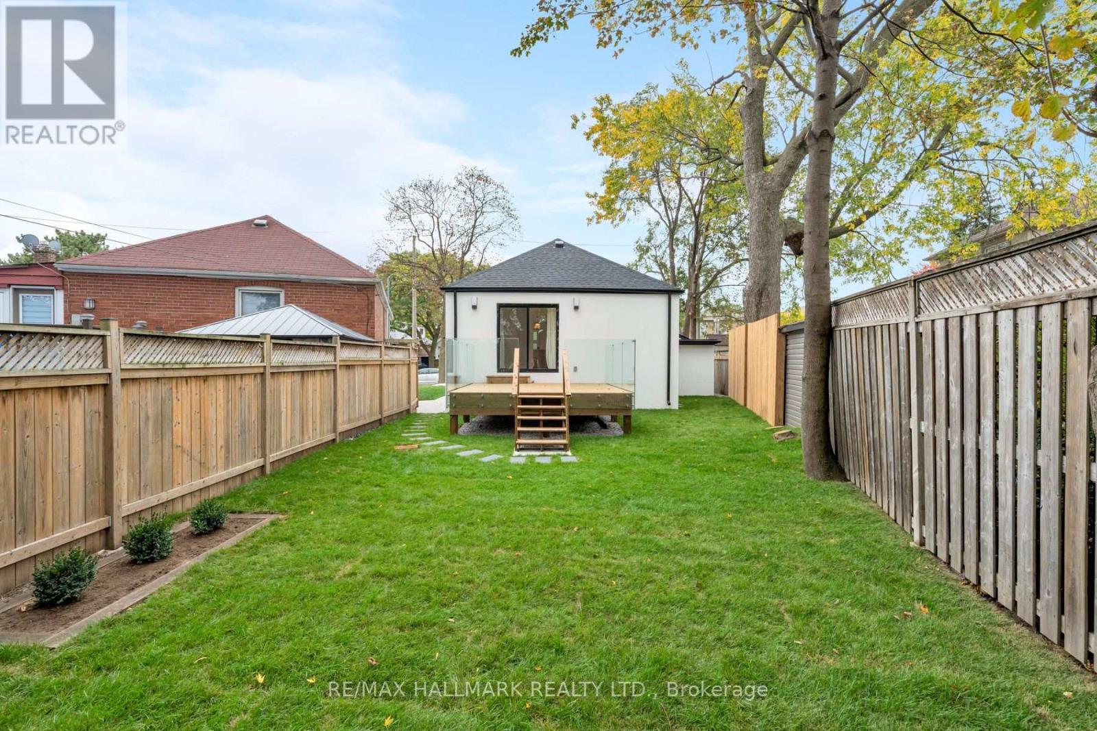 1075 Greenwood Avenue, Toronto, ON photo 41