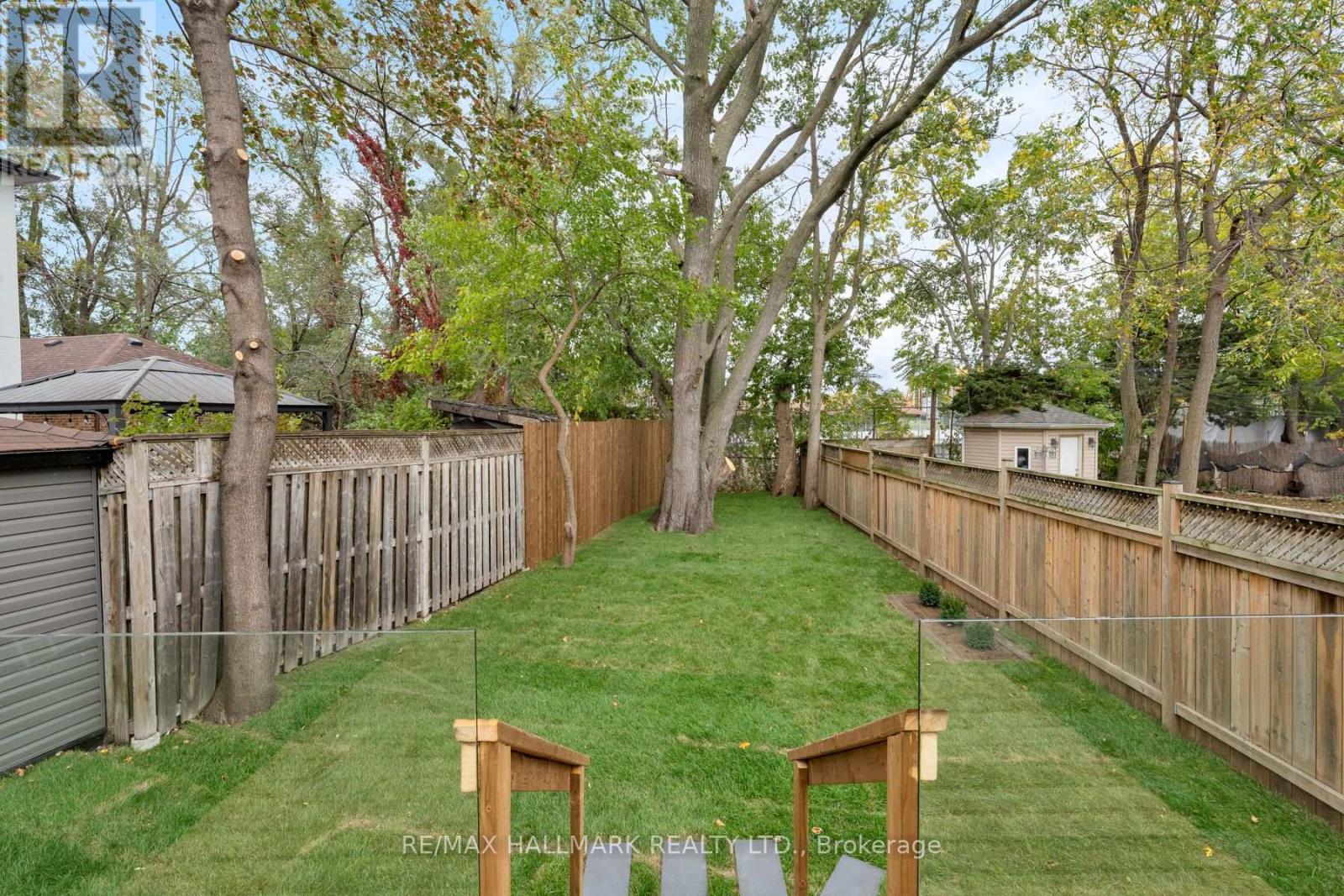 1075 Greenwood Avenue, Toronto, ON photo 43