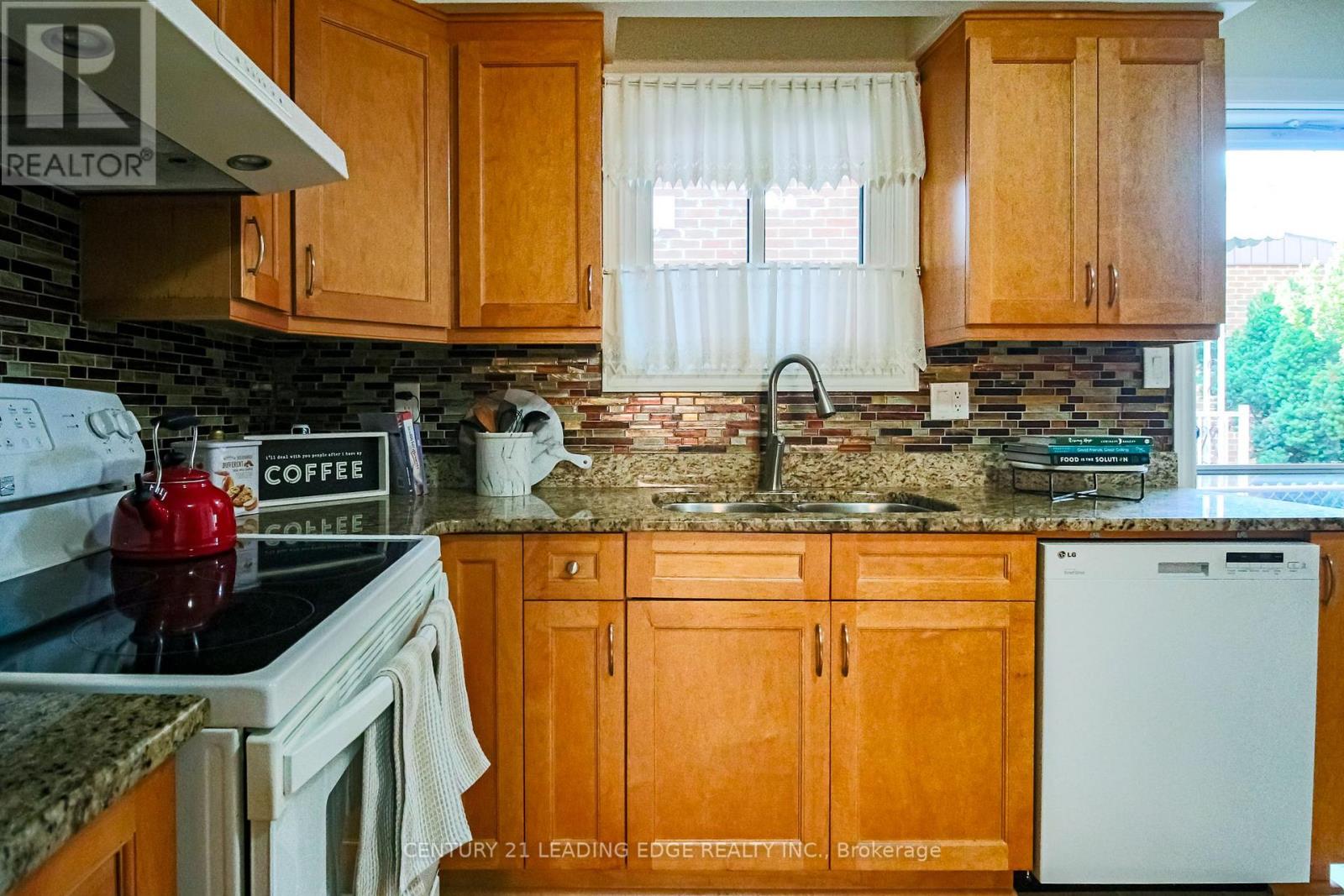 55 Mammoth Hall Trail, Toronto, ON photo 24