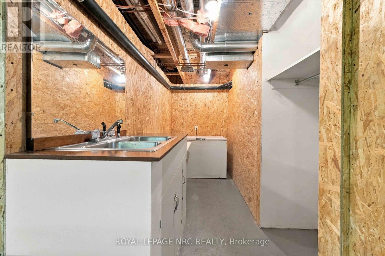 82 Maple Street — photo 34