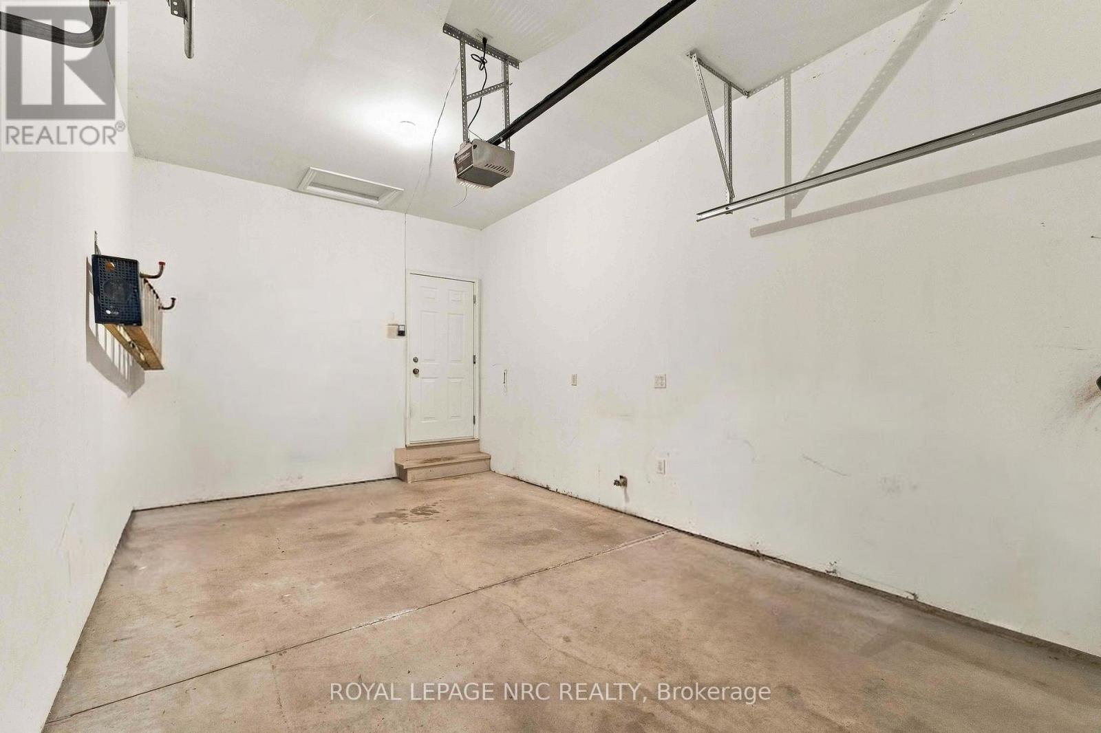 82 Maple Street — photo 36