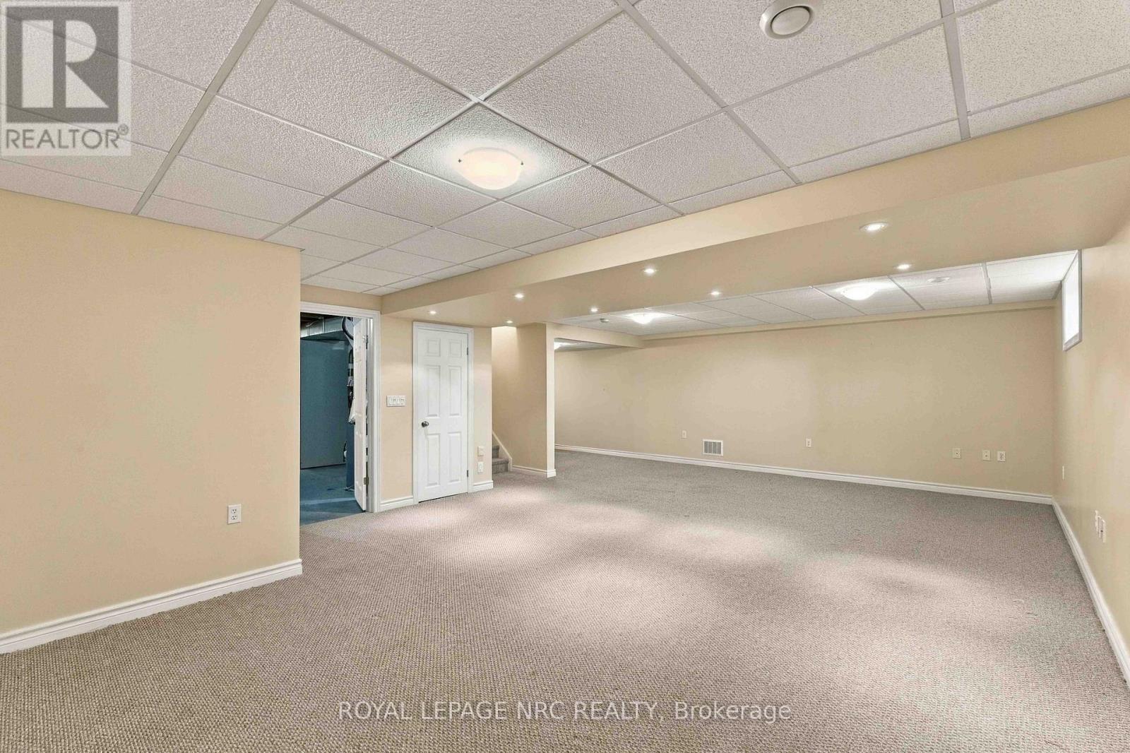 82 Maple Street — photo 31