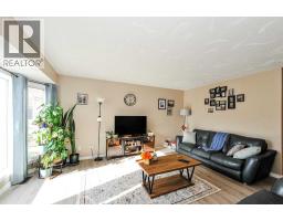 Great room - 5401 65 Street, Camrose, AB T4V4L8 Photo 10