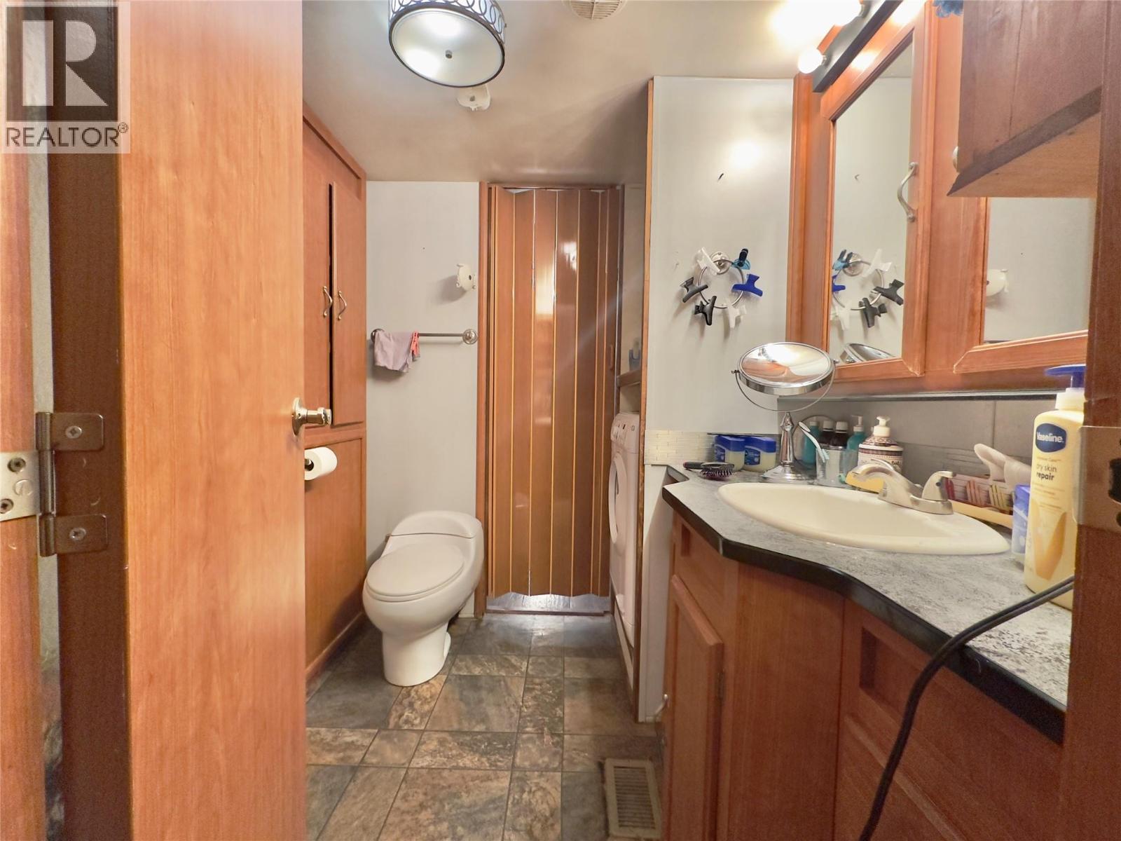 84 4354 Highway 3 Other, Keremeos