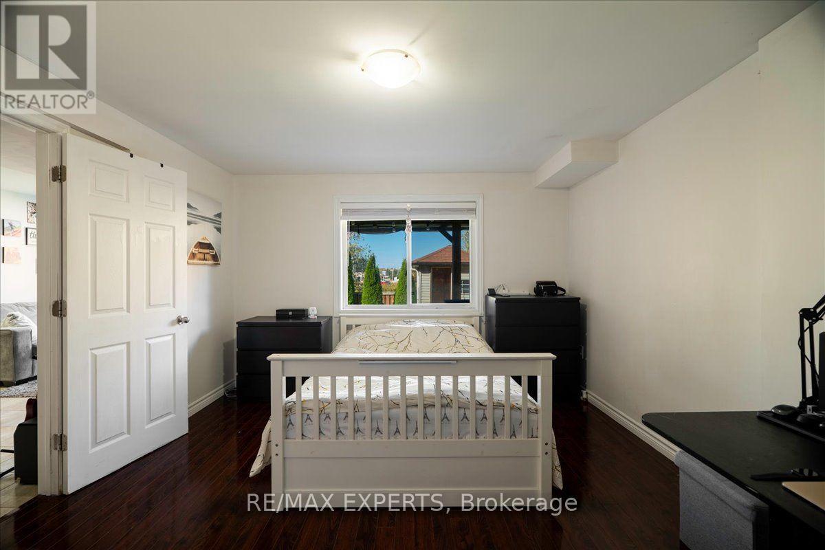 147 Armstrong Crescent — photo 39