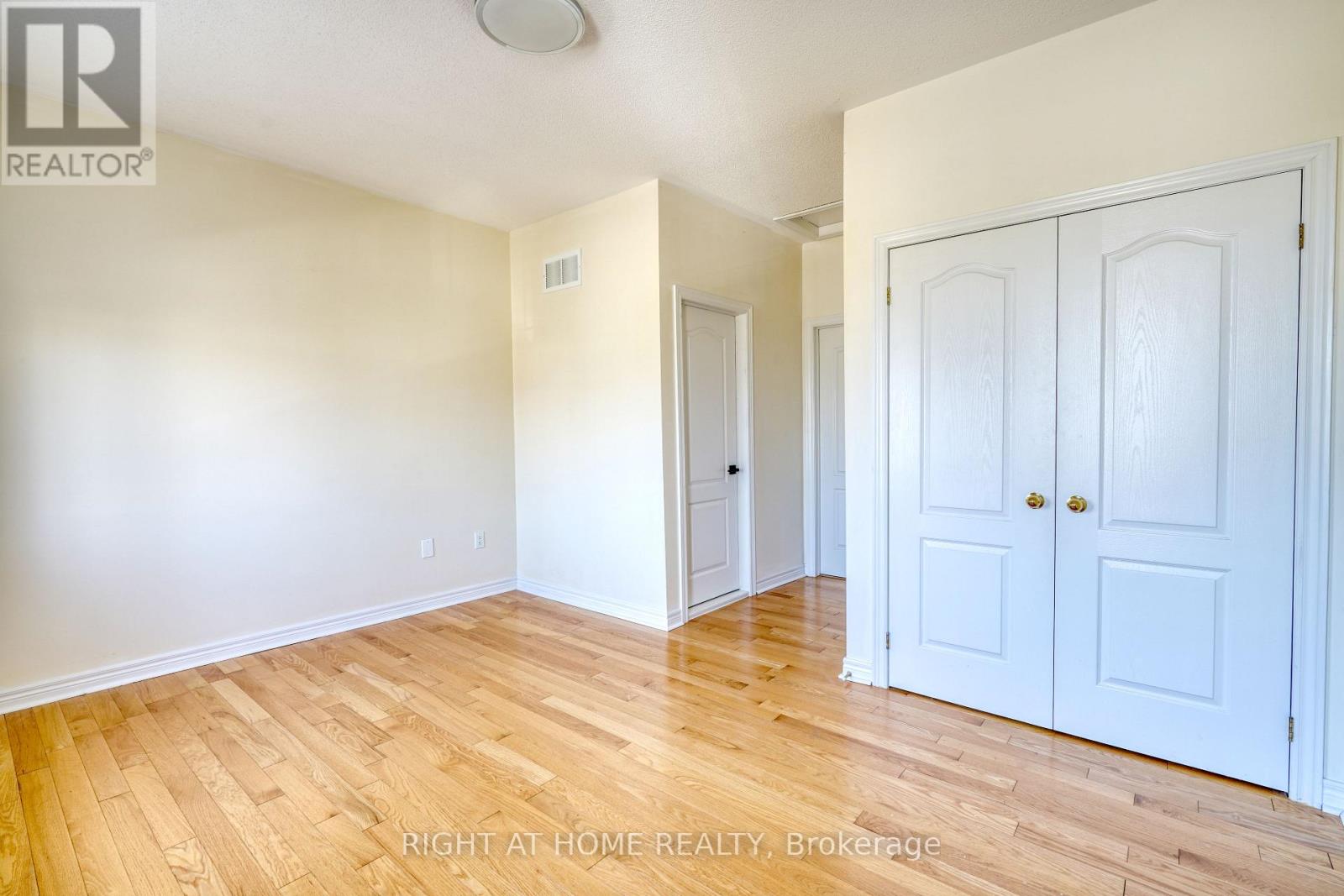 171 Maurier Boulevard — photo 22