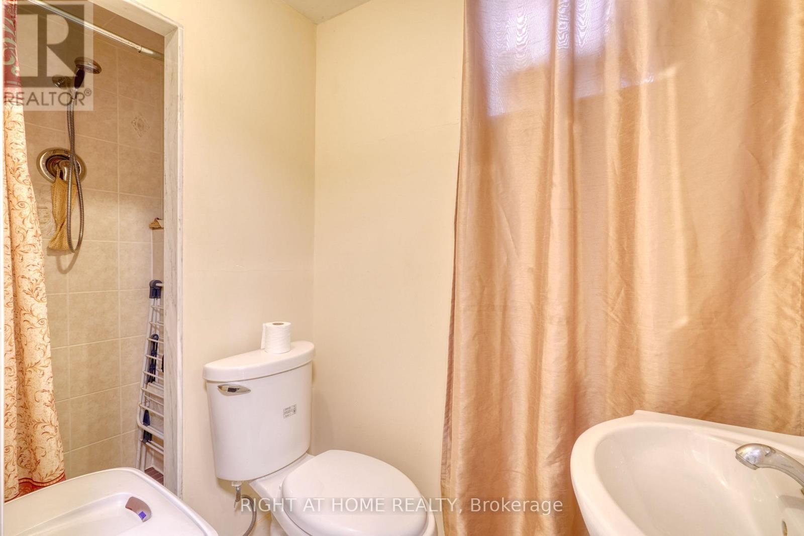 171 Maurier Boulevard — photo 44